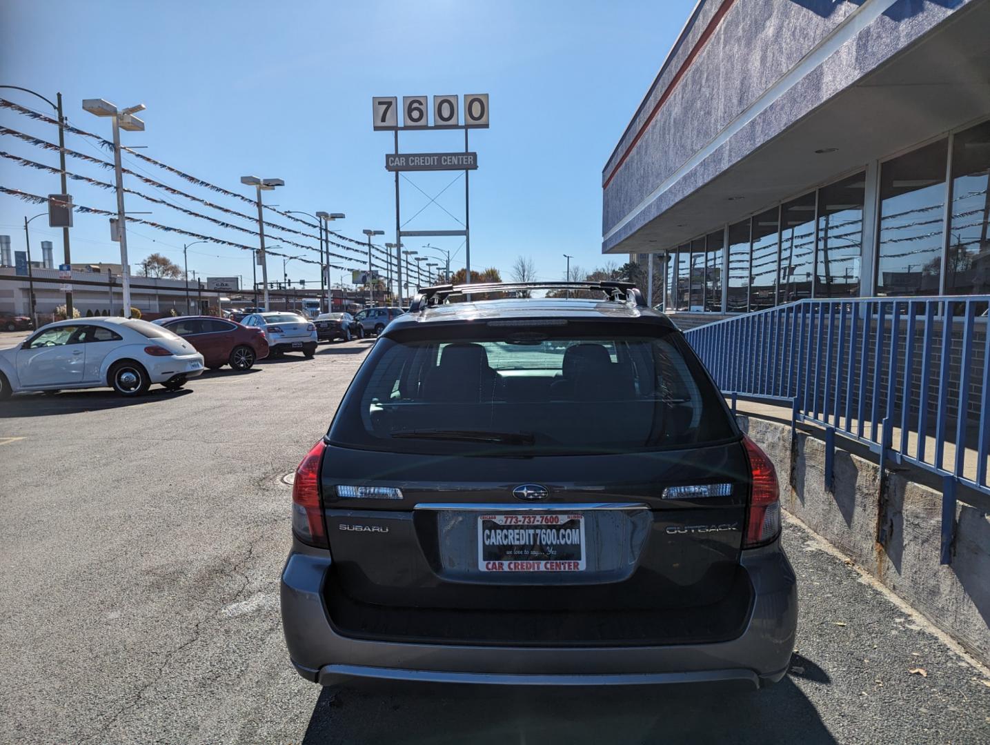 2009 GRAY Subaru Outback 2.5i (4S4BP61C097) with an 2.5L H4 SOHC 16V engine, 4-Speed Automatic transmission, located at 7600 S Western Ave., Chicago, IL, 60620, (773) 918-3980, 0.000000, 0.000000 - Photo#3